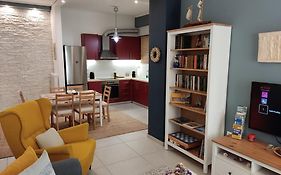 Central & Comfortable, 70M² Apt In Neos Kosmos